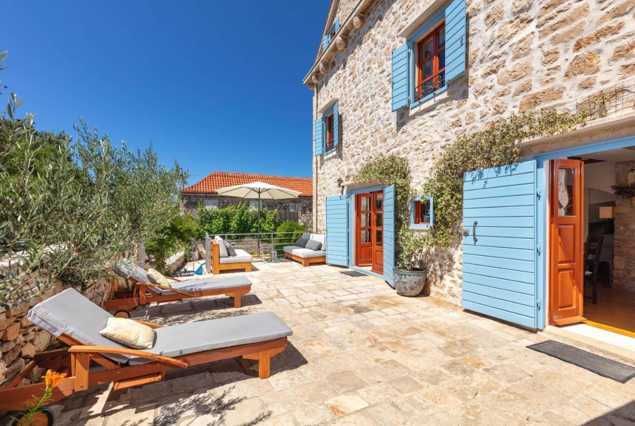 Villa Vicina Heritage Villa For 9,Milna - Close To Restaurants And Shops Exterior foto