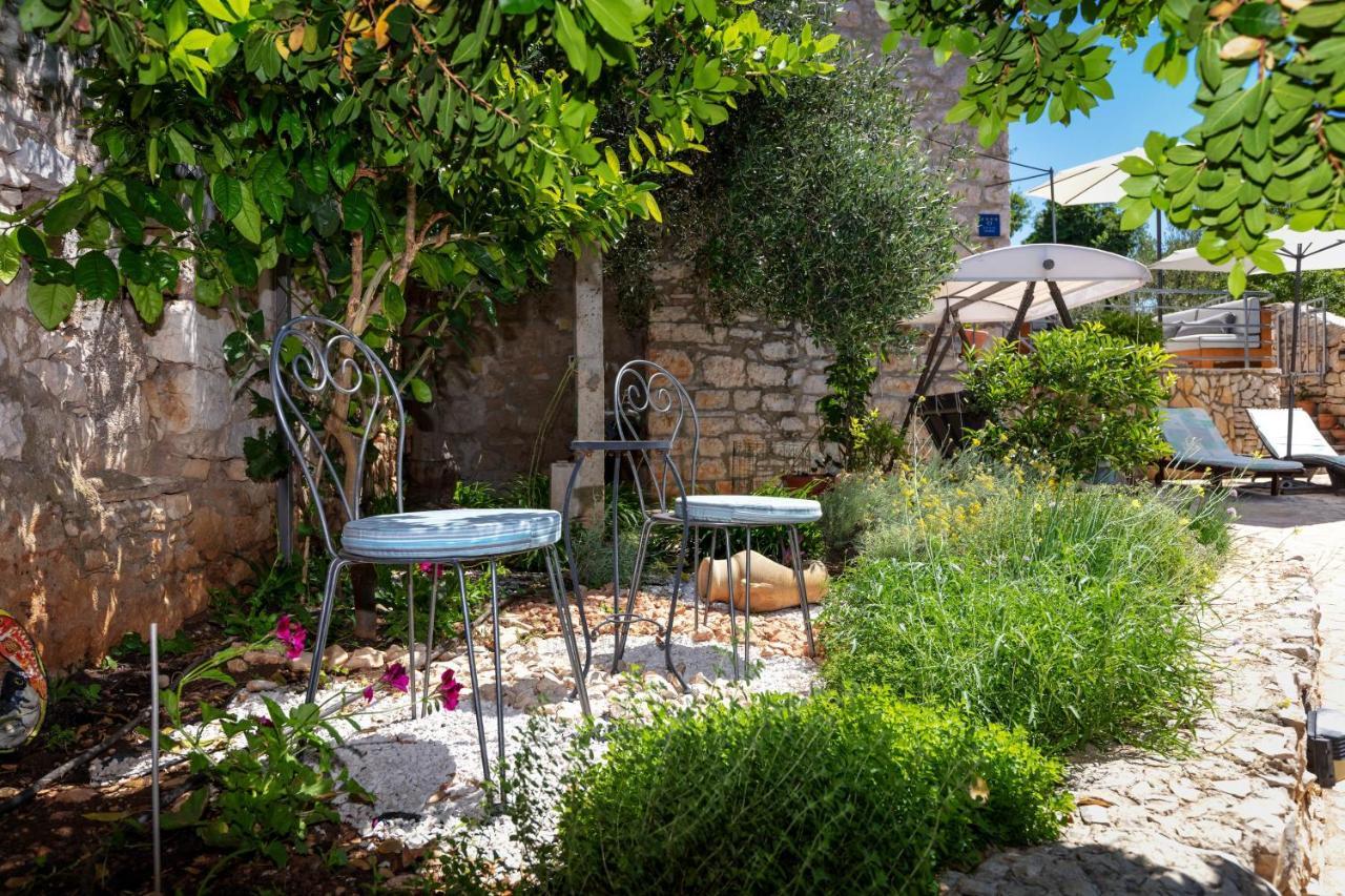 Villa Vicina Heritage Villa For 9,Milna - Close To Restaurants And Shops Exterior foto